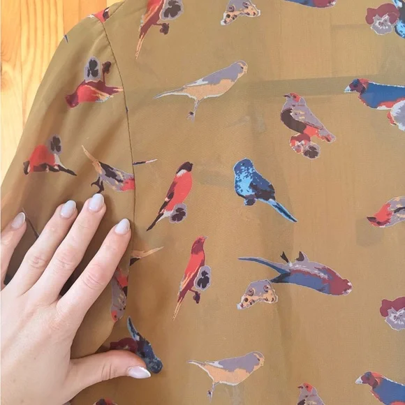 Printed Button-Up Shirt in with Bird Motif - Picture 4 of 4